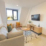 Clarendon Escape - 3 Beds - 3 Bath - Sleeps 6 Apartment *