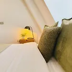 Apartment Clarendon Escape - 3 Beds - 3 Bath - Sleeps 6 *