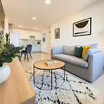 Apartment Clarendon Escape - 3 Beds - 3 Bath - Sleeps 6 *