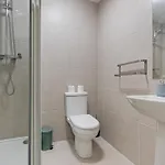 Apartment Clarendon Escape - 3 Beds - 3 Bath - Sleeps 6 *