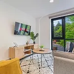 Clarendon Escape - 3 Beds - 3 Bath - Sleeps 6 * Leeds (West Yorkshire)