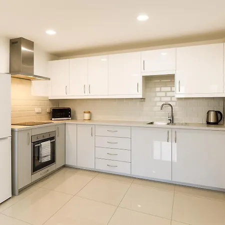 Apartment 3 Bed - 3 Bath - Sleeps 6 - Arena - Leeds (West Yorkshire)