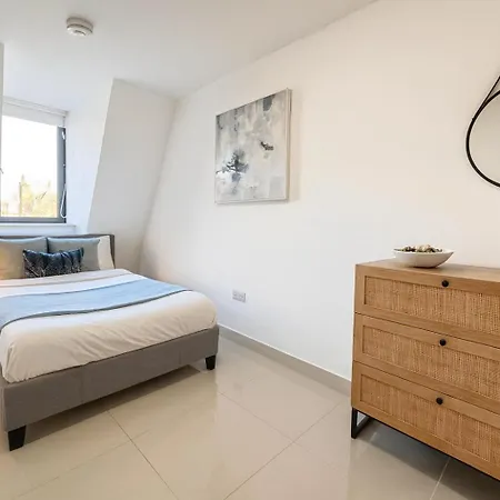 Apartment 3 Bed - 3 Bath - Sleeps 6 - Arena -