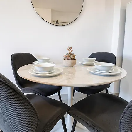 Apartment 3 Bed - 3 Bath - Sleeps 6 - Arena -