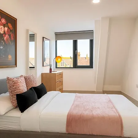 3 Bed - 3 Bath - Sleeps 6 - Arena - Apartment *