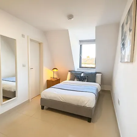 3 Bed - 3 Bath - Sleeps 6 - Arena -