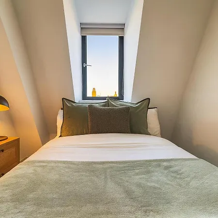 3 Bed - 3 Bath - Sleeps 6 - Arena - *