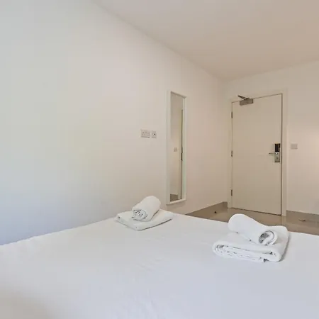 Clarendon Escape - 3 Beds - 3 Bath - Sleeps 6 *