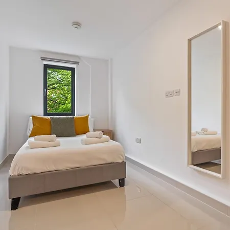 Clarendon Escape - 3 Beds - 3 Bath - Sleeps 6 *