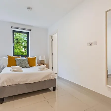 Clarendon Escape - 3 Beds - 3 Bath - Sleeps 6 * Leeds (West Yorkshire)