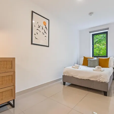 Clarendon Escape - 3 Beds - 3 Bath - Sleeps 6 Apartment Leeds (West Yorkshire)