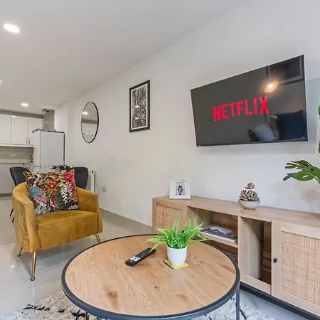 Clarendon Escape - 3 Beds - 3 Bath - Sleeps 6 Apartment