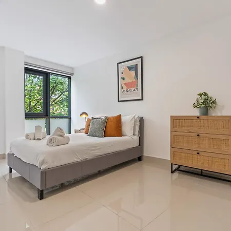 Apartment Clarendon Escape - 3 Beds - 3 Bath - Sleeps 6 *