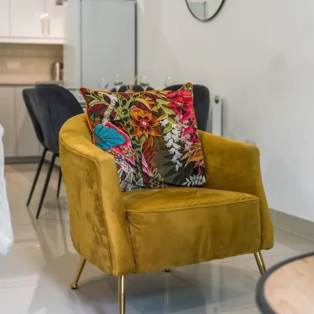 Apartment Clarendon Escape - 3 Beds - 3 Bath - Sleeps 6 *