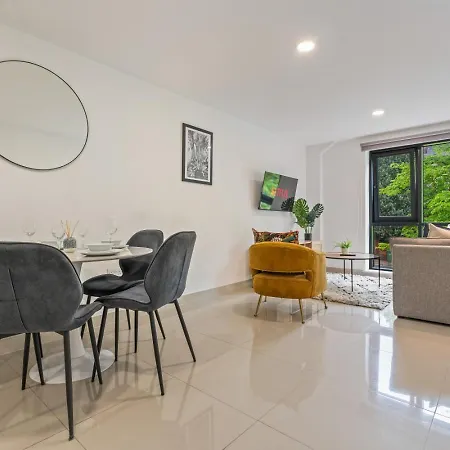 Apartment Clarendon Escape - 3 Beds - 3 Bath - Sleeps 6