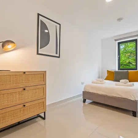 Clarendon Escape - 3 Beds - 3 Bath - Sleeps 6 Leeds (West Yorkshire)