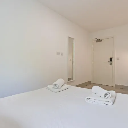 Clarendon Escape - 3 Beds - 3 Bath - Sleeps 6 Apartment