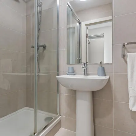 Clarendon Escape - 3 Beds - 3 Bath - Sleeps 6 Leeds (West Yorkshire)
