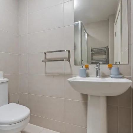 Clarendon Escape - 3 Beds - 3 Bath - Sleeps 6 Leeds (West Yorkshire)