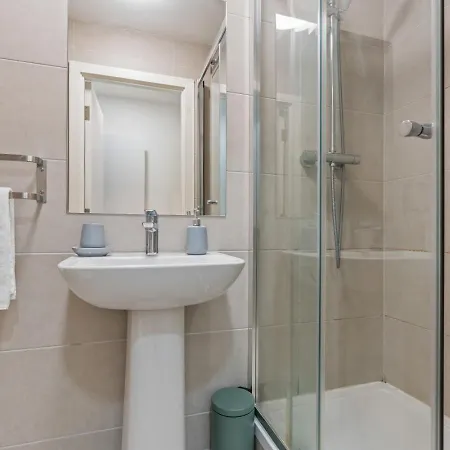 Clarendon Escape - 3 Beds - 3 Bath - Sleeps 6 Apartment Leeds (West Yorkshire)