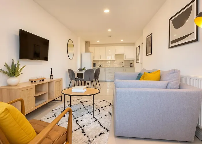 3 Bed - 3 Bath - Sleeps 6 - Arena - Апартаменти *