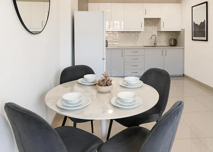 Апартаменти 3 Bed - 3 Bath - Sleeps 6 - Arena - *