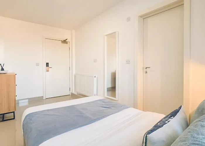 3 Bed - 3 Bath - Sleeps 6 - Arena - * Лідс