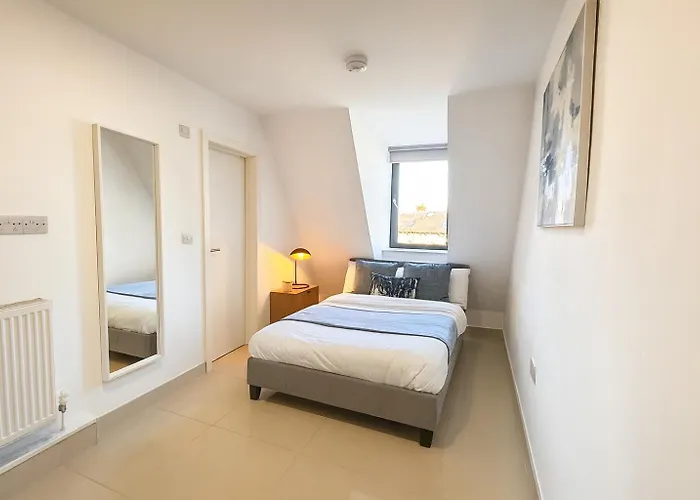 3 Bed - 3 Bath - Sleeps 6 - Arena -