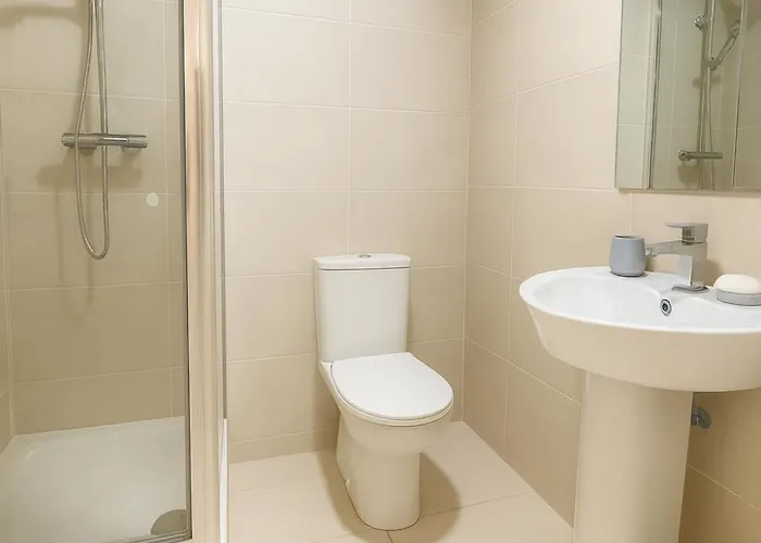 3 Bed - 3 Bath - Sleeps 6 - Arena -