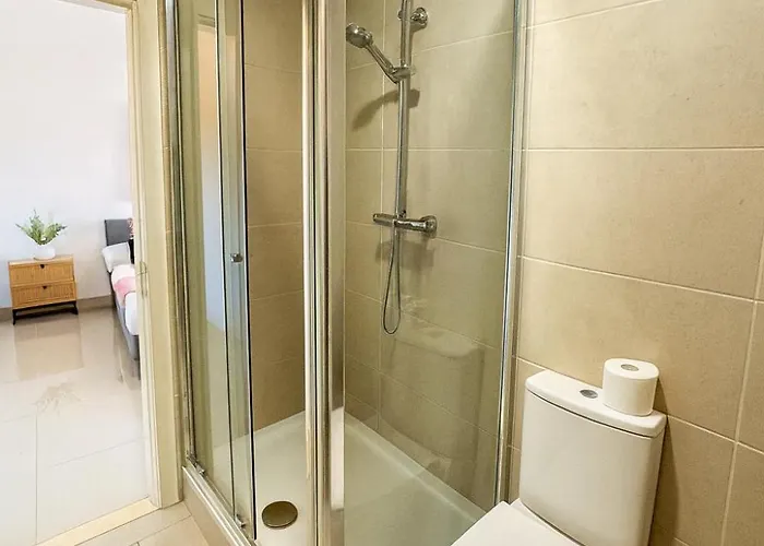 3 Bed - 3 Bath - Sleeps 6 - Arena - Апартаменти *