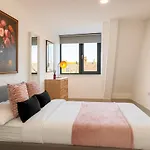 Clarendon Escape - 3 Beds - 3 Bath - Sleeps 6 公寓